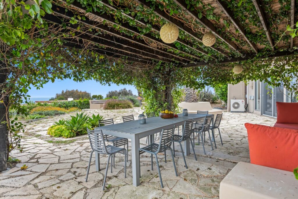 12 Unique Garden Trellis Ideas That Go Beyond The Basic Lattice